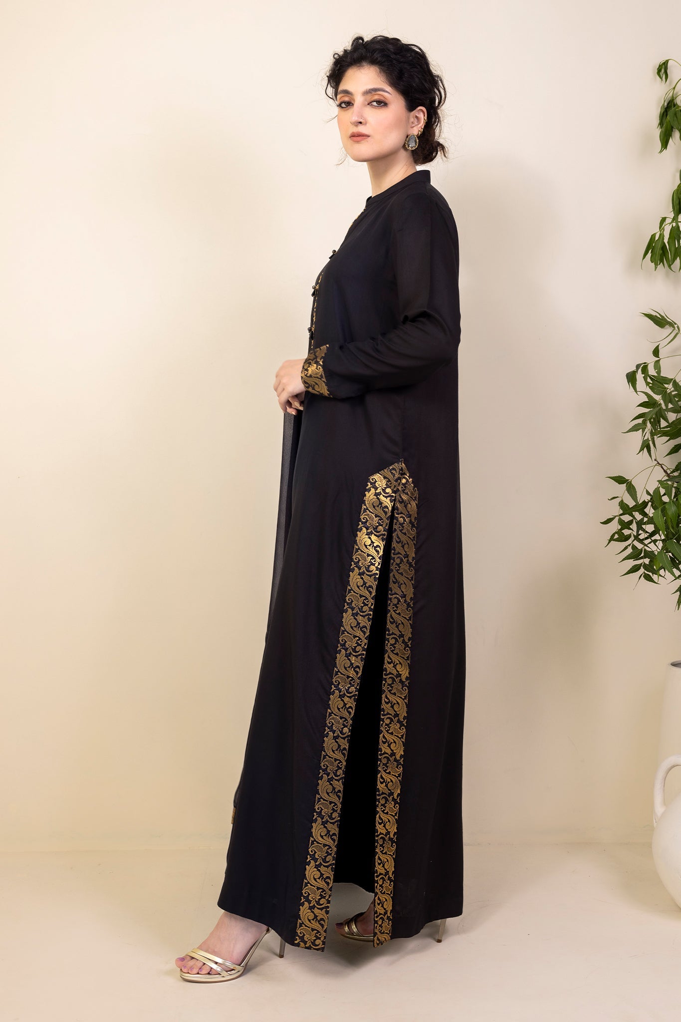 GHULABRI - BLACK VISCOSE SUIT - PRET