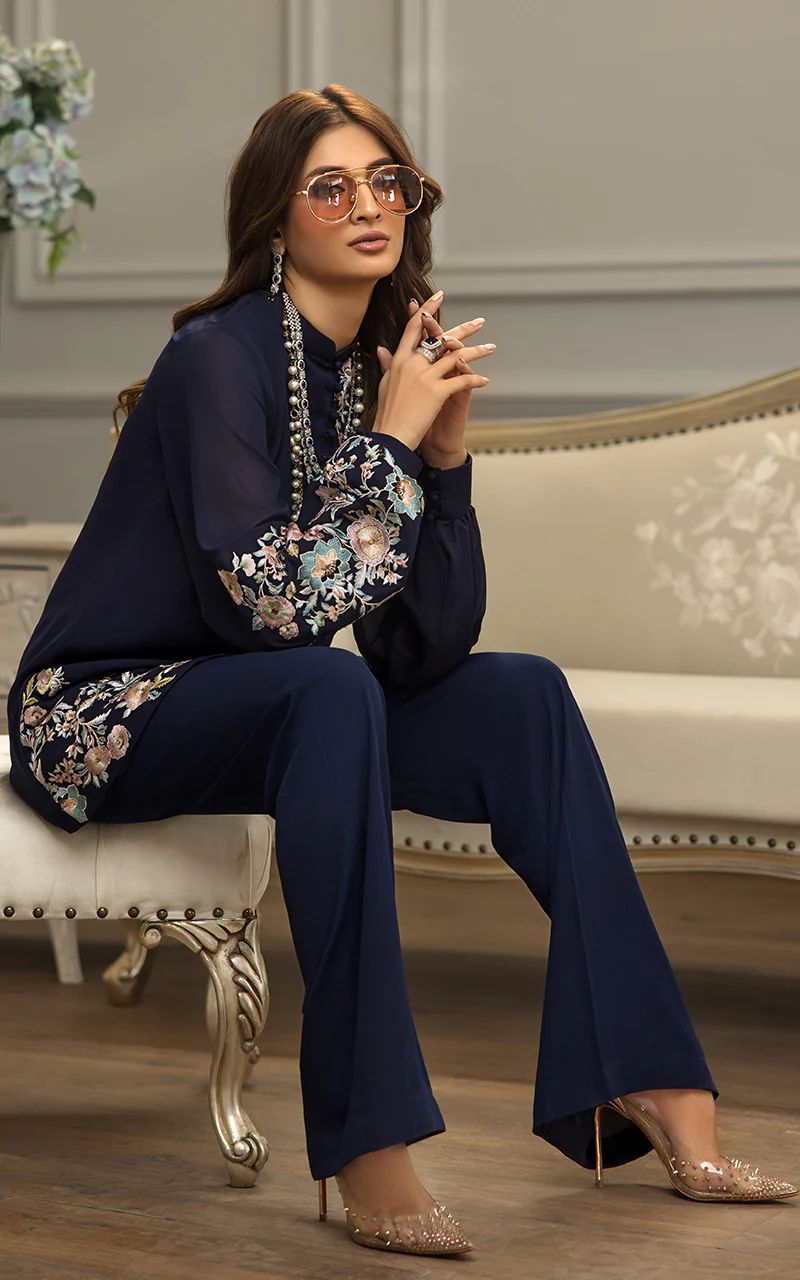 THREADS AND MOTIFS  - 8615 - LUXURY PRET