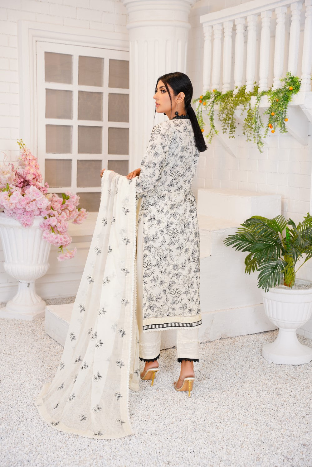 THREADS & WEAVES - EMBROIDERED LAWN - UNSTITCHED