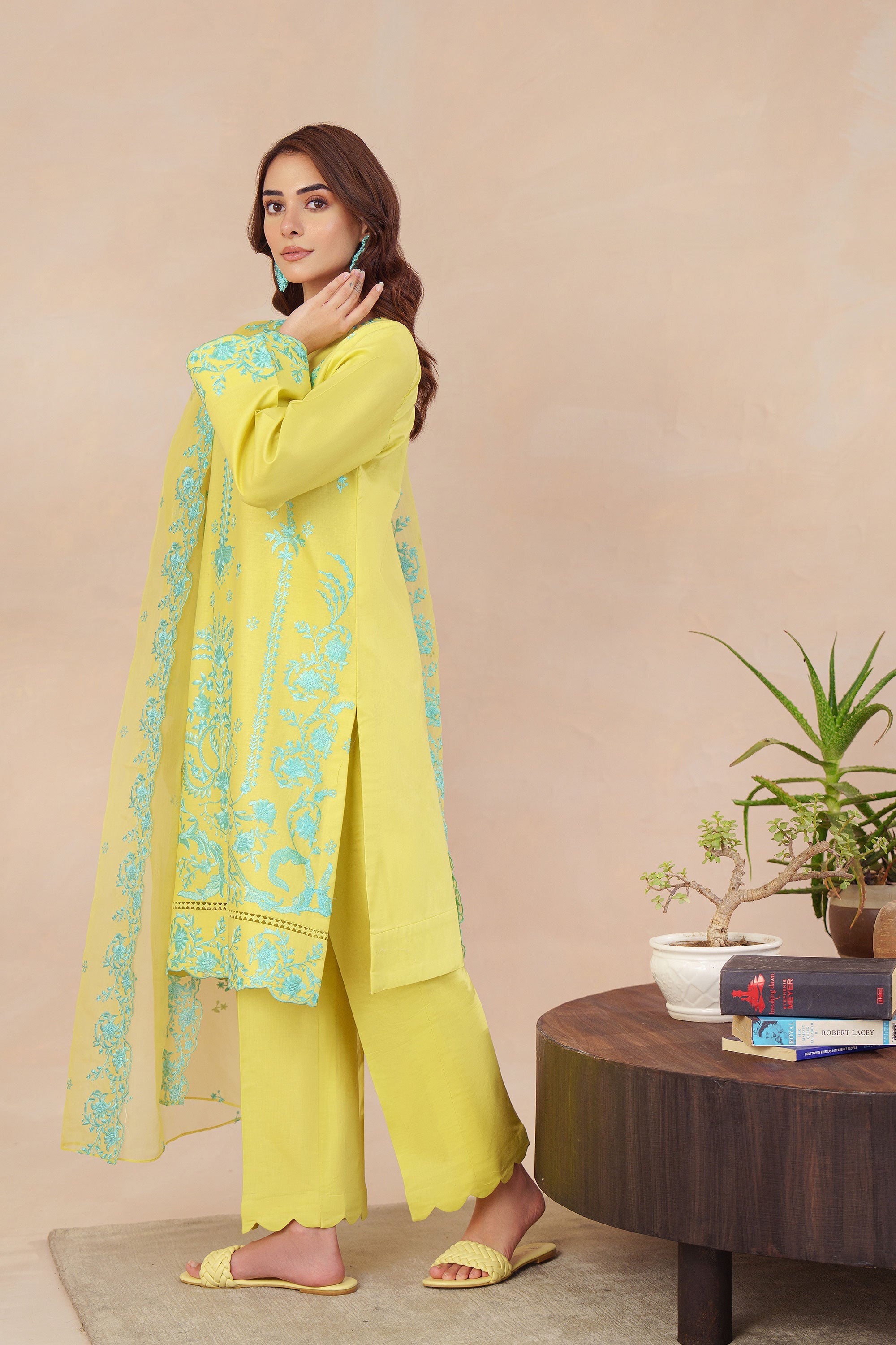 Fidan-3Pc Embroidered