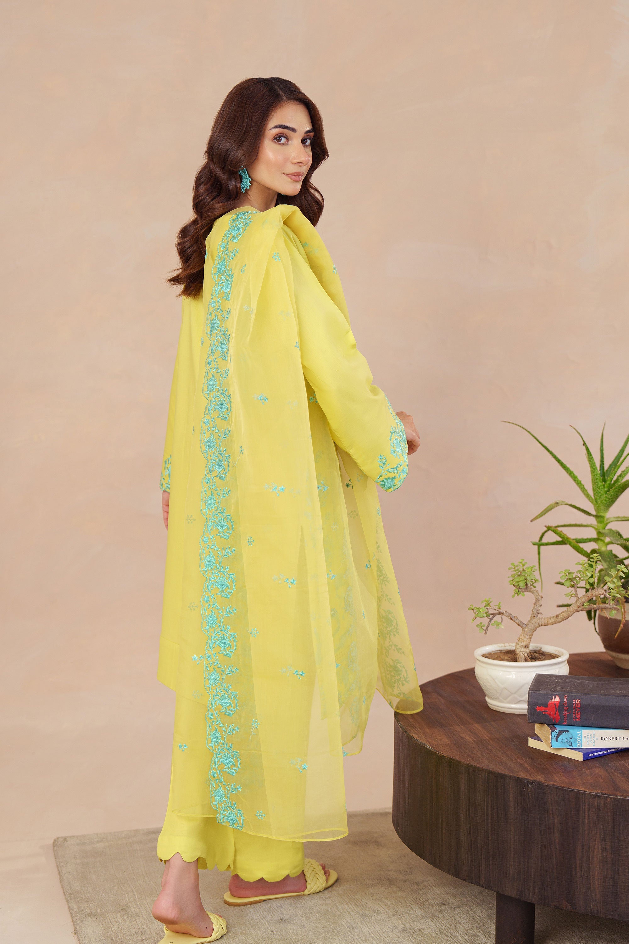 Fidan-3Pc Embroidered