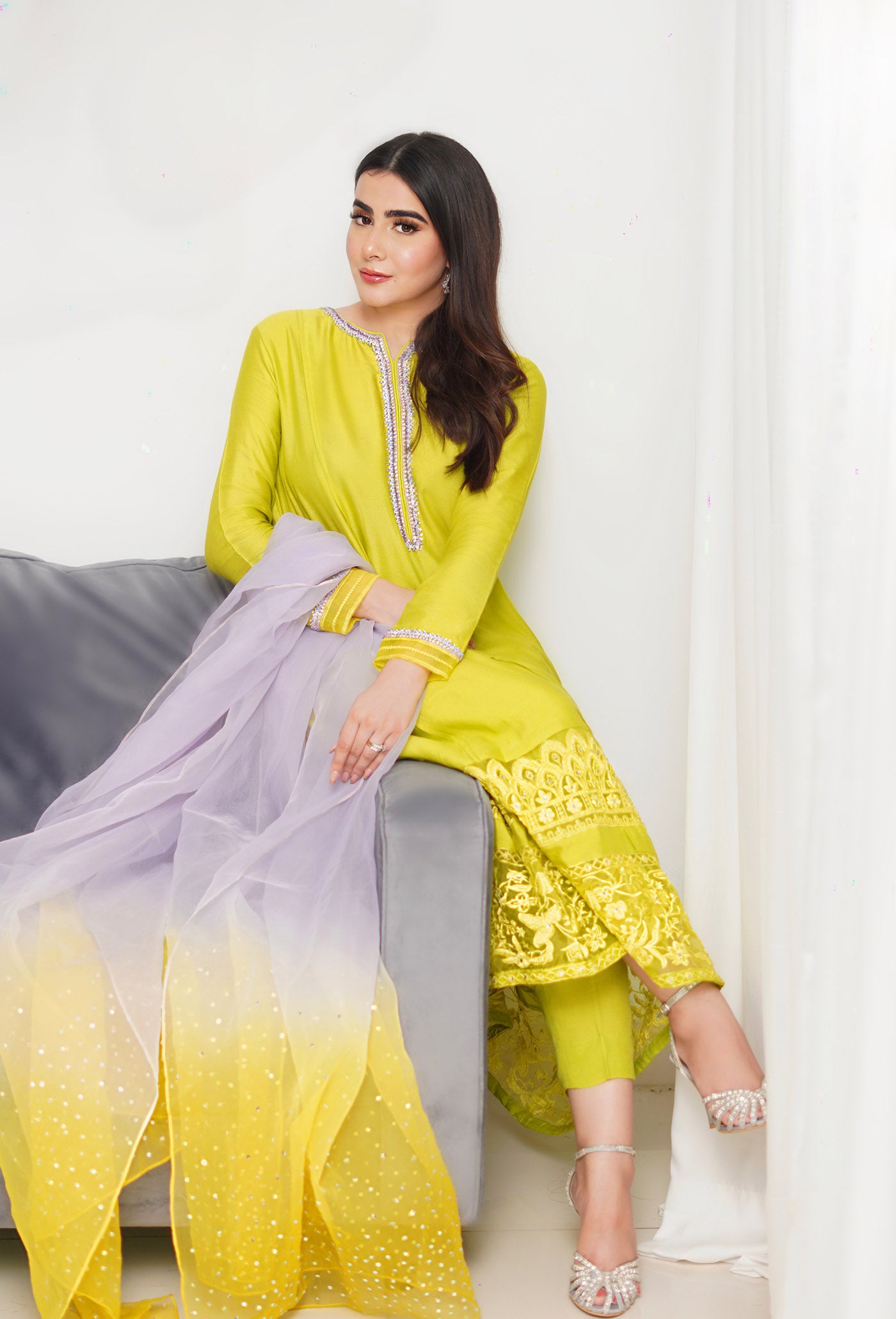 HUES ATELIER - LIME LILLY - LUXURY PRET