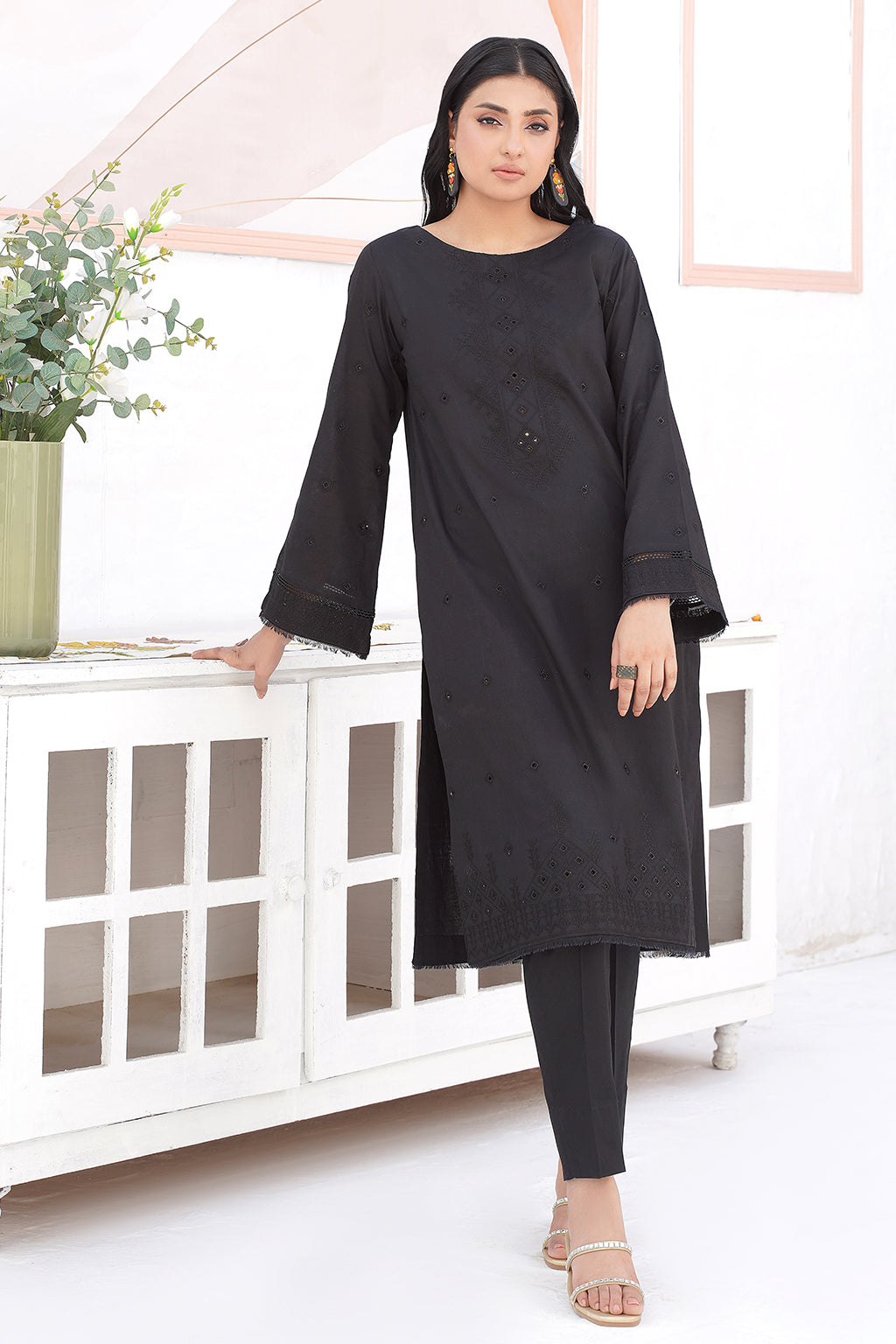 NEESHAY - DAILY WEAR - BLACK ORNATE - PRET