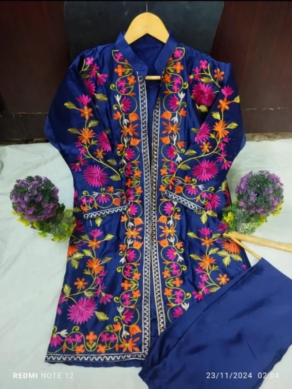 3Pcs Silk Embroidered Gown Suit 3Pcs Silk Embroidered Gown Suit