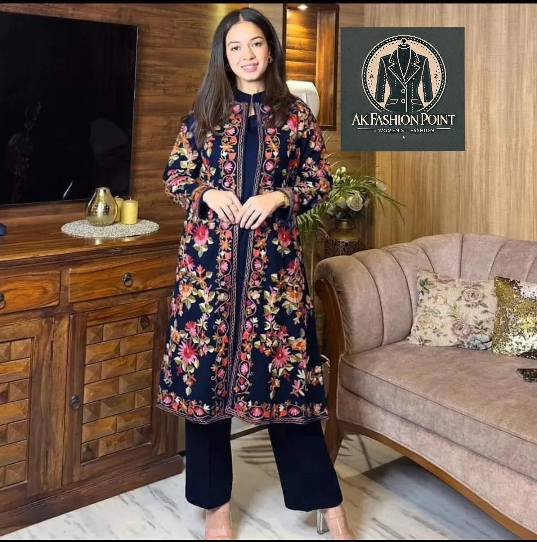 3Pcs Silk Embroidered Gown Suit